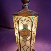 some light from the back makes the genie more visible